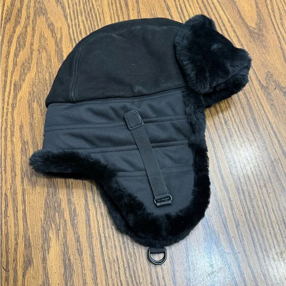 UGG Genuine Shearling Trapper Hat Black Aviator Winter Hat Leather L/XL